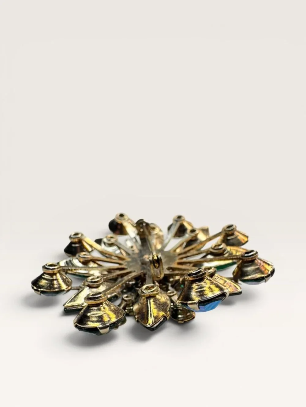 1960s Emerald Green Glass & Aurora Borealis Crystal Starburst Brooch Gold Tone